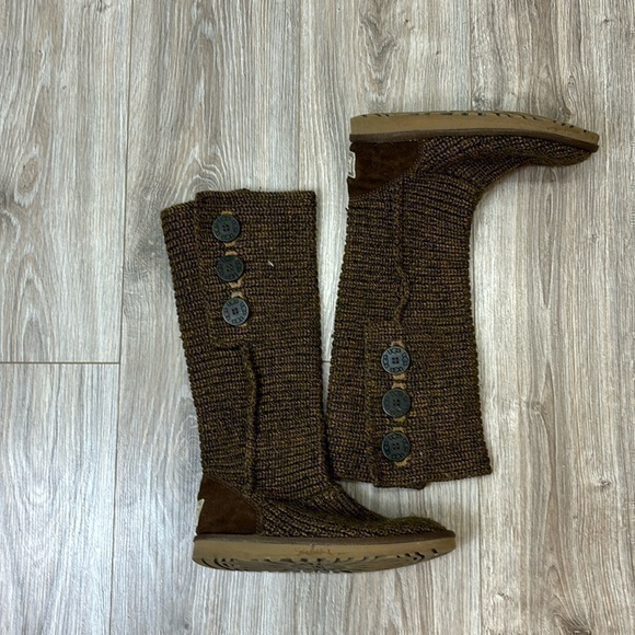 Ugg Brown classic cardy button sweater boots size 6 - Picture 1 of 8
